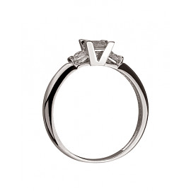 Золотое кольцо белого цвета с цирконом