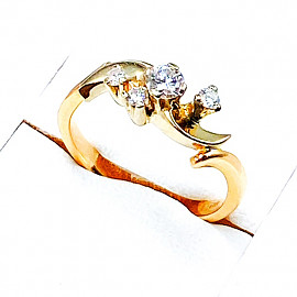 Кольцо из золота красного с белым цвета с белыми бриллиантами