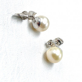 Золотые серьги в белом цвете с желтыми бриллиантами и жемчугом