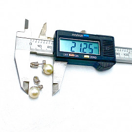 Золотые серьги в белом цвете с желтыми бриллиантами и жемчугом