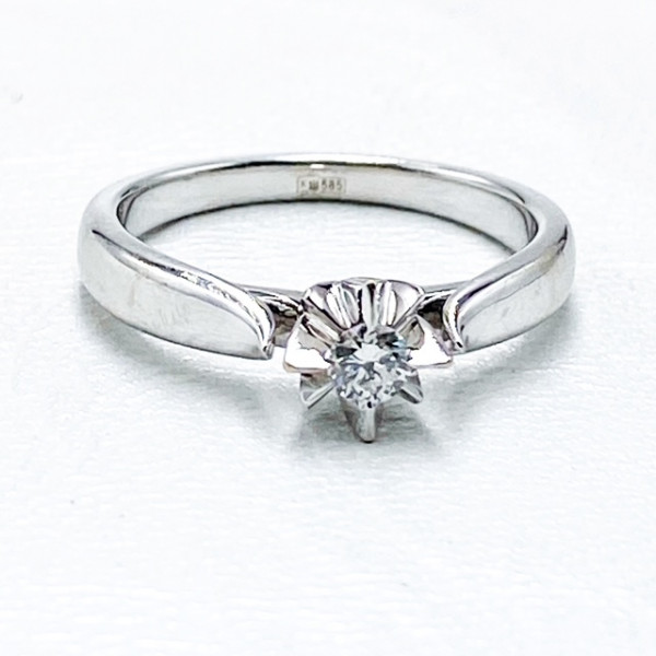 Золотое кольцо с белым бриллиантом