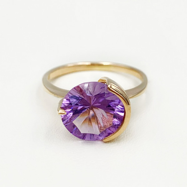 Кольцо из золота с фиолетовым аметистом
