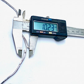 Золоте кольє білого кольору з жовтими діамантами