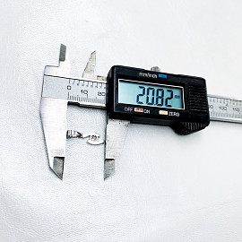 Золотий кулон у білому кольорі з білим та жовтими діамантами