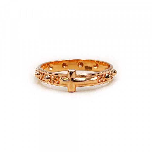 Золотое кольцо в красном цвете