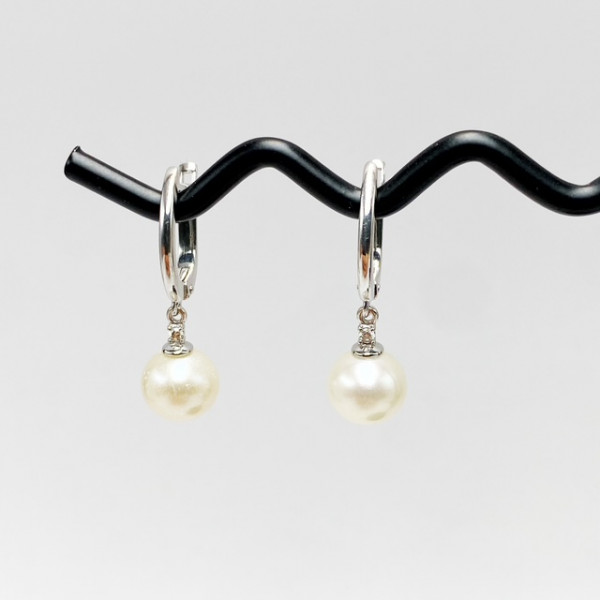 Серьги из золота белого цвета с желтыми бриллиантами и жемчугом