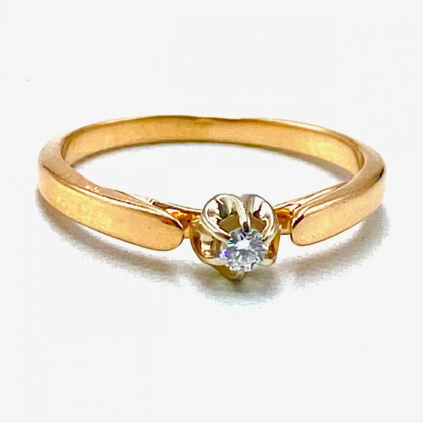 Золота каблучка у червоному з білим кольорі з білим діамантом