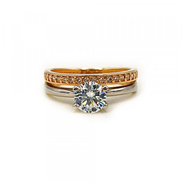 Золотое кольцо красного с белым цвета с цирконом