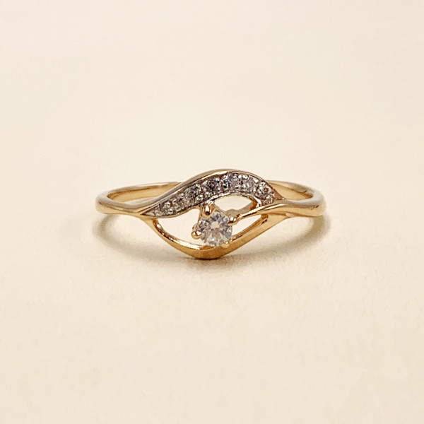 Кольцо из золота с цирконом