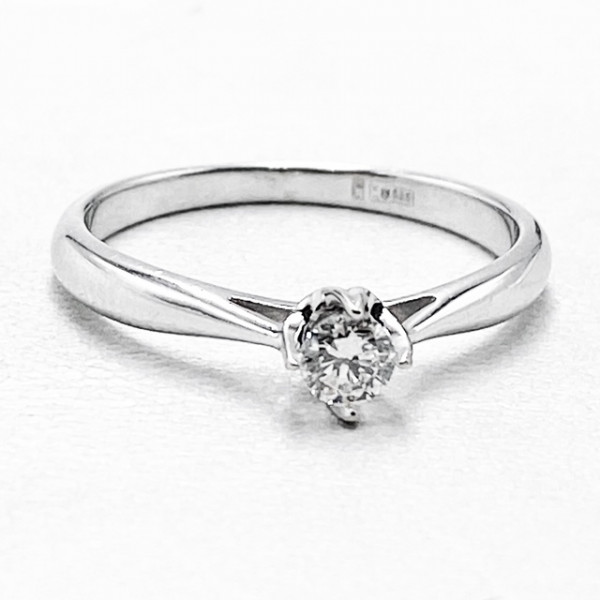 Кольцо из золота в белом цвете с белым бриллиантом