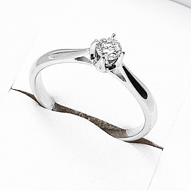 Кольцо из золота в белом цвете с белым бриллиантом