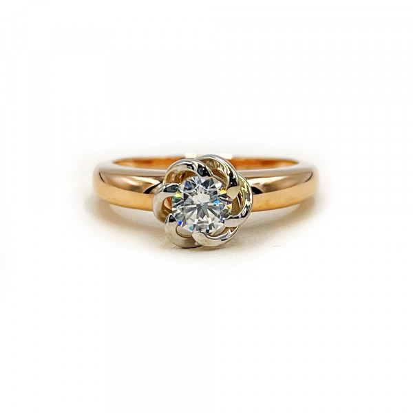 Кольцо из золота в красном с белым цвете с цирконом