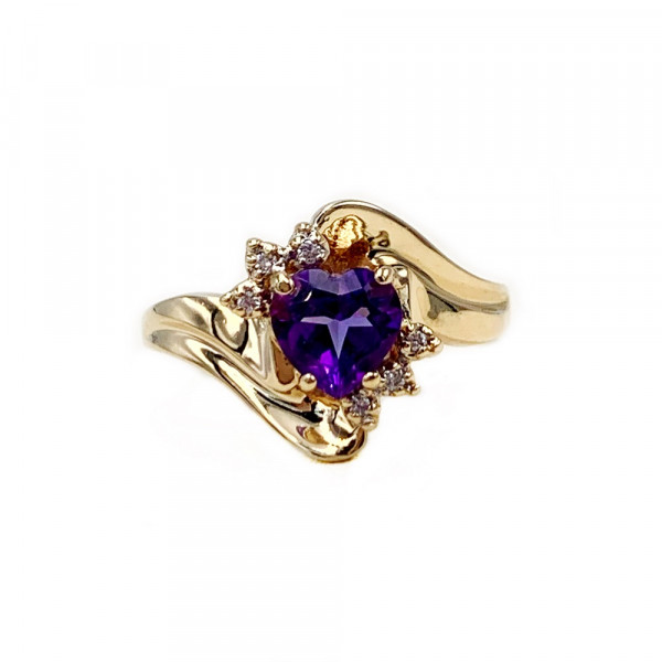 Золотое кольцо с фиолетовым аметистом и белыми бриллиантами