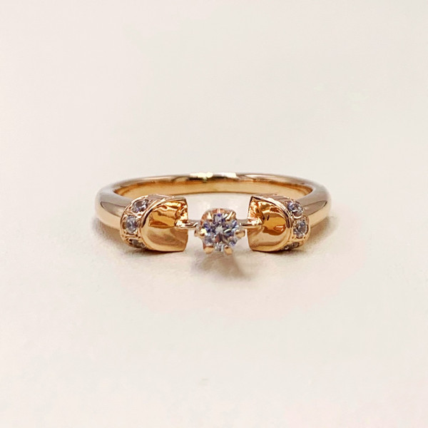 Кольцо из золота в красном цвете с цирконом