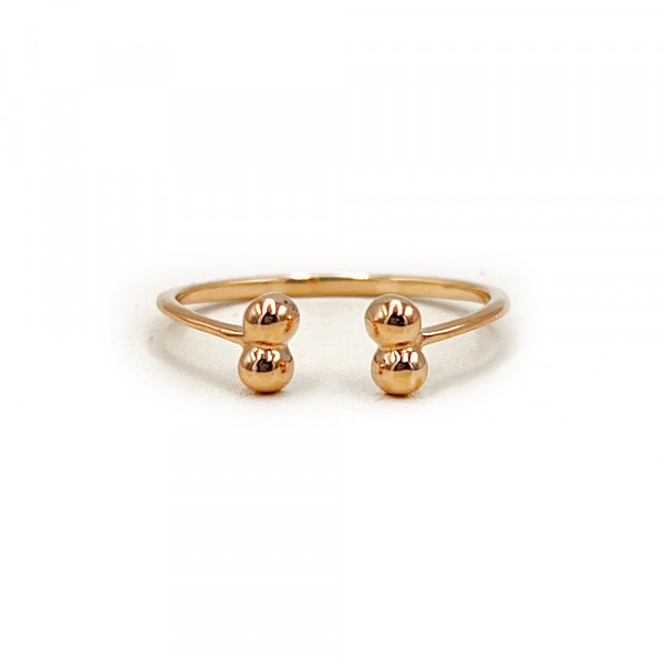 Золотое кольцо красного цвета