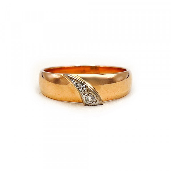 Золотое кольцо с белыми бриллиантами