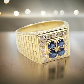 Золотий перстень у жовтому кольорі з синіми корундами та білими діамантами