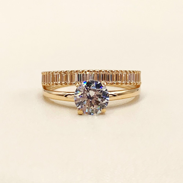 Золота каблучка у червоному кольорі з цирконом