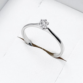 Каблучка з золота у білому кольорі з білим діамантом