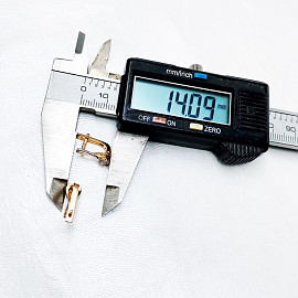 Золоті сережки з білими діамантами