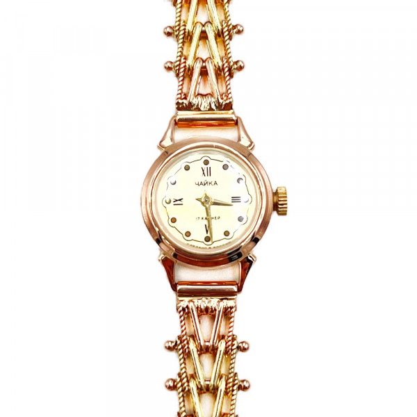 Часы из золота в красном цвете