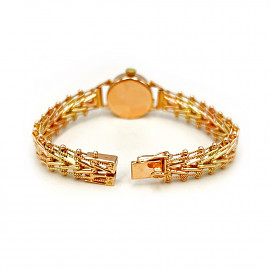 Часы из золота в красном цвете