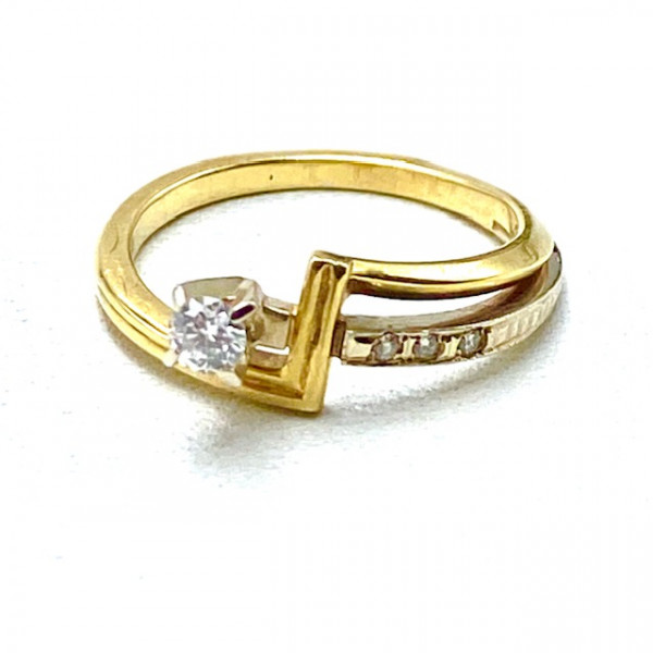 Золота каблучка з білим та жовтими діамантами