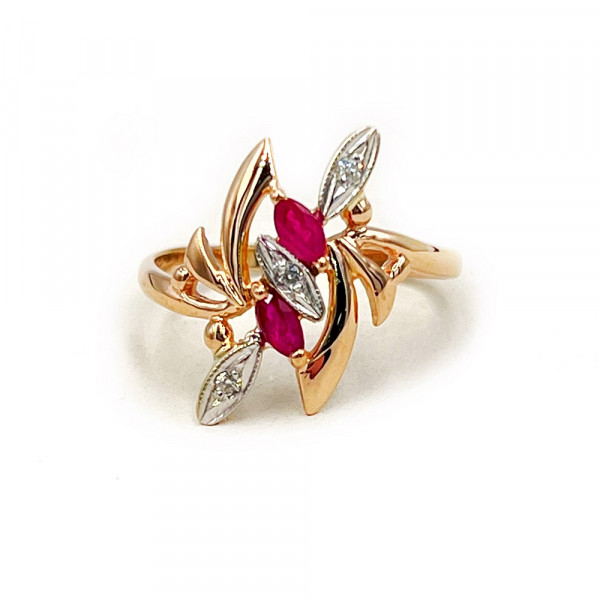 Золотое кольцо с белыми бриллиантами и красными корундами синтетическими