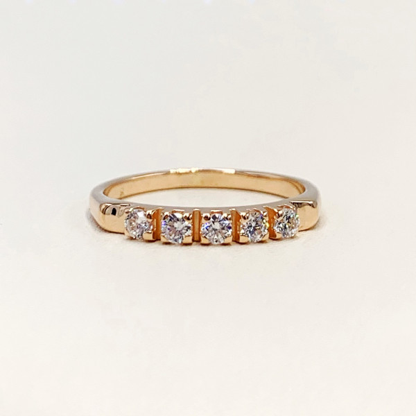 Золотое кольцо в красном цвете с цирконом