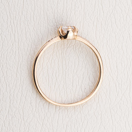 Кольцо из золота в красном цвете с цирконом