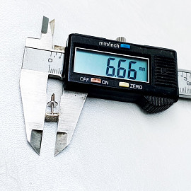 Золоті сережки з білими діамантами