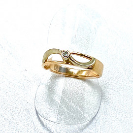 Золотое кольцо с желтым бриллиантом