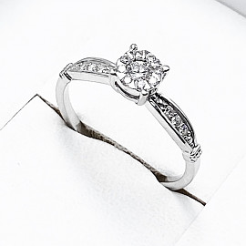 Золота каблучка білого кольору з білими діамантами