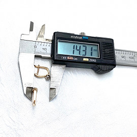 Серьги из золота в красном с белым цвете с желтыми бриллиантами