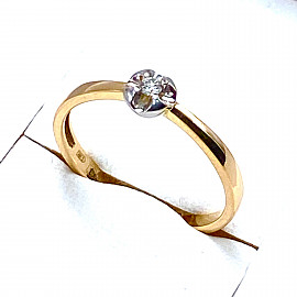 Золотое кольцо в красном с белым цвете с желтым бриллиантом