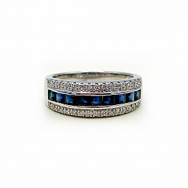 Золотое кольцо белого цвета с синими корундами и желтыми бриллиантами