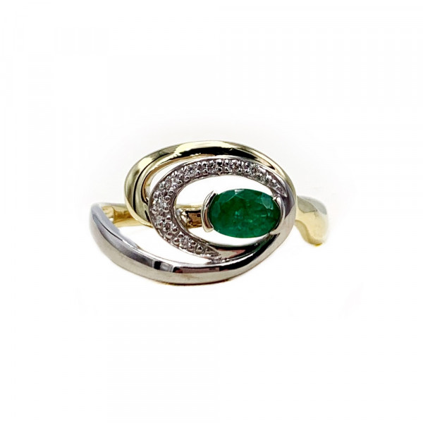 Золотое кольцо в желтом с белым цвете с зеленым изумрудом и белыми бриллиантами