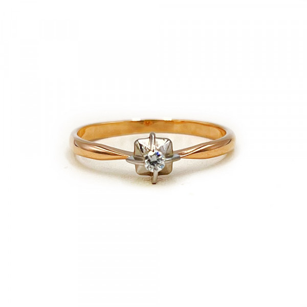 Золотое кольцо красного с белым цвета с белым бриллиантом