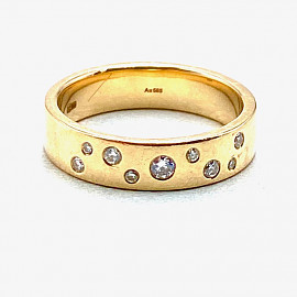 Обручка з золота червоного кольору з білими діамантами