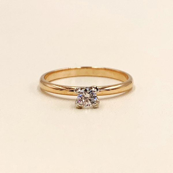 Кольцо из золота с цирконом