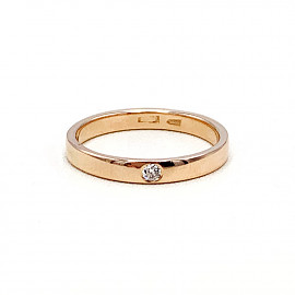 Золотое кольцо в красном цвете с белым бриллиантом