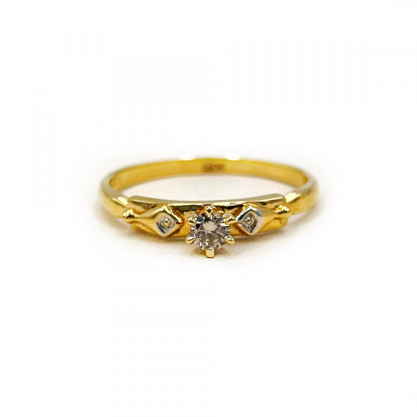 Золотое кольцо в желтом цвете с желтым бриллиантом