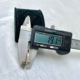 Золотое кольцо красного цвета с желтыми бриллиантами