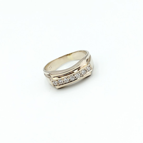 Перстень из золота с белыми бриллиантами