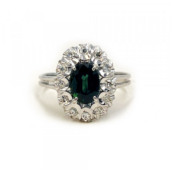 Кольцо из золота в белом цвете с синим корундом и белыми бриллиантами