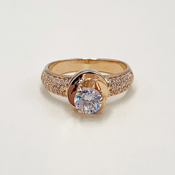 Золотое кольцо красного цвета с цирконом