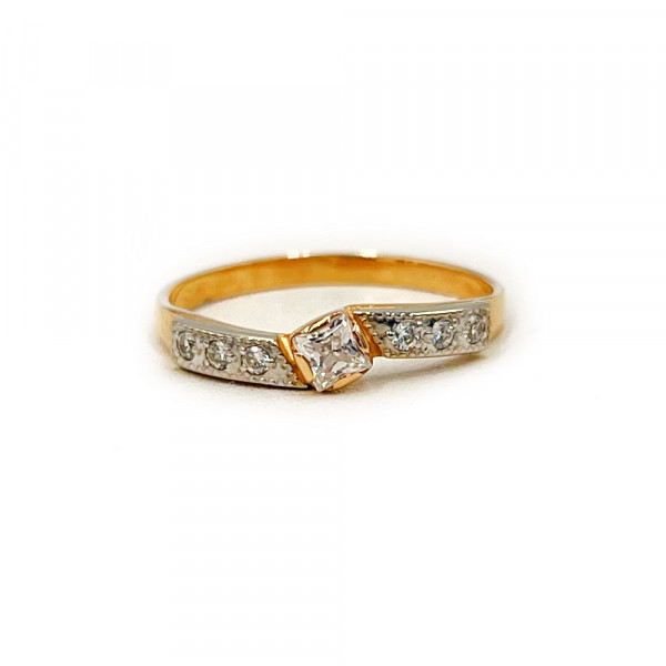 Золотое кольцо в красном с белым цвете с цирконом