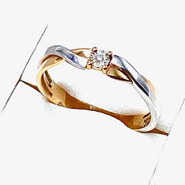 Золотое кольцо в красном с белым цвете с желтым бриллиантом