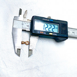 Золотий кулон червоного кольору з білими діамантами