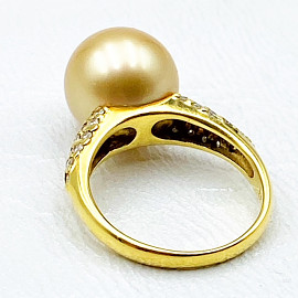 Золотое кольцо в желтом цвете с желтыми бриллиантами и цирконом